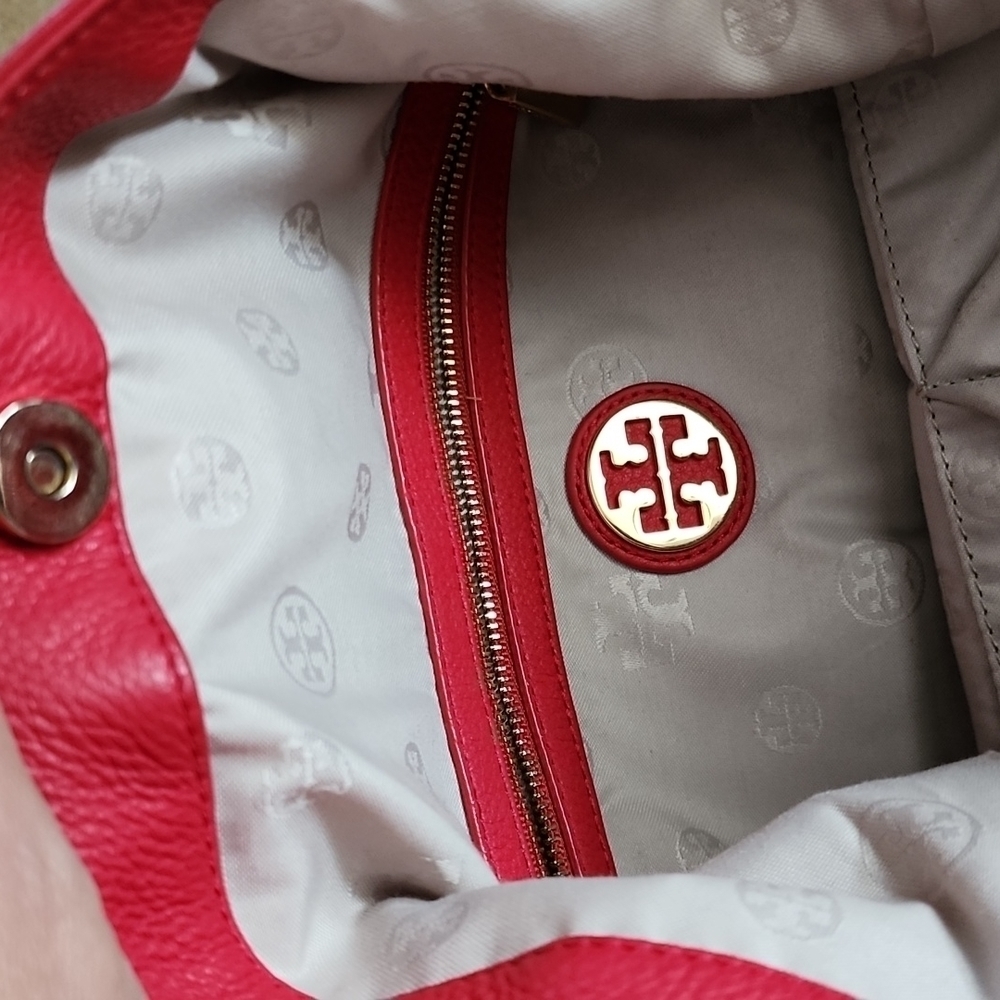 Tory Burch Bucket Kipp Black Leather Cross Body Bag 12"L x 7"W x 15"H - Picture 8 of 11